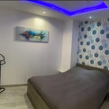 7 -logis Carmes 1km Cure * ז'ונזאק